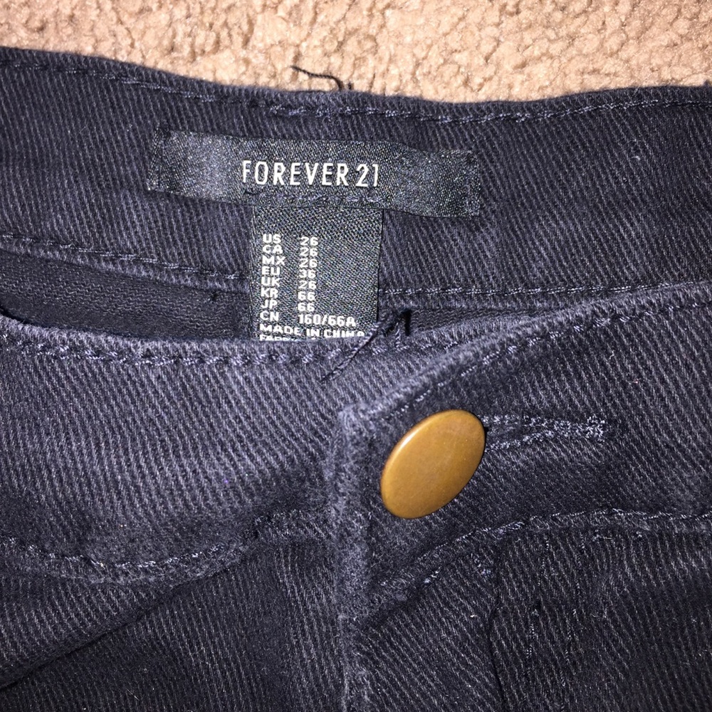 Shorts - Picture 3 of 3